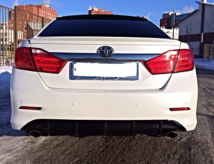 Диффузор тисненый на задний бампер Toyota Camry XV50 2011-2014